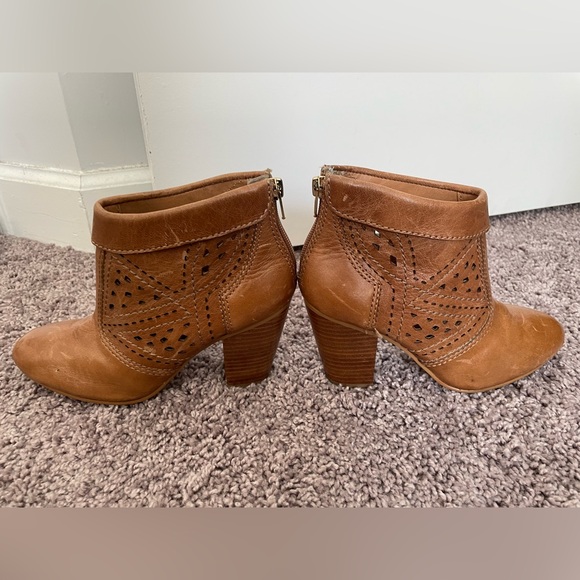 GUESS Heel Booties Size 6 - Picture 7 of 8